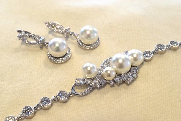 kolczyki i bransoletka na ślub z masą perłową, biżuteria ślubna yvette