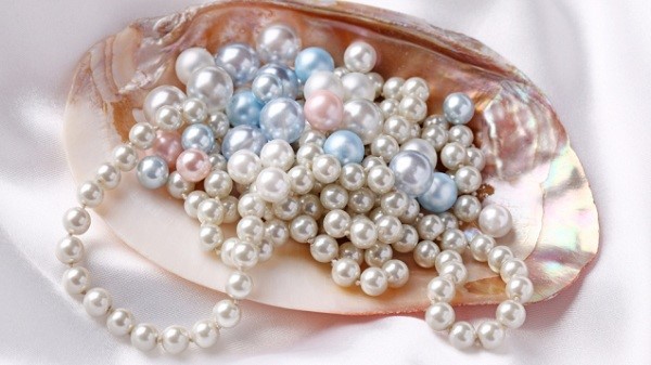znaczenie kamieni w biżuterii ślubnej, perła w biżuterii
