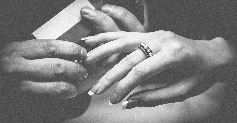pierścionek zaręczynowy zaręczyny jaki pierścionek wybrać oświadczyny porady i inspiracje ślub wesele