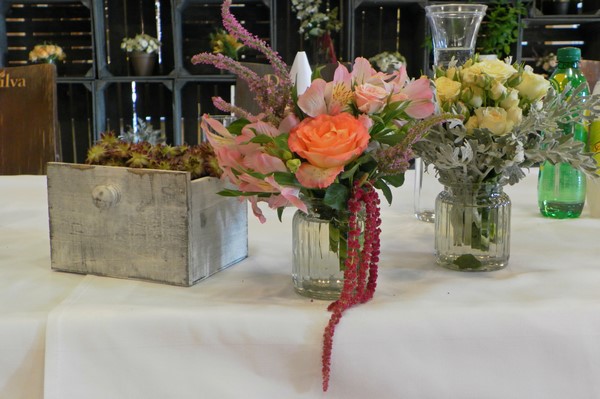 rustykalne dekoracje na ślub i wesele, dekoracje ślubne na stół weselny