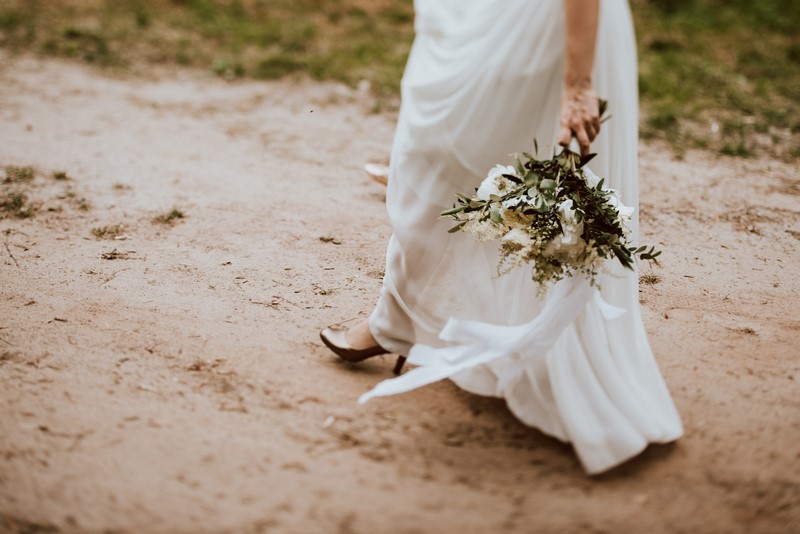 ślub wesele dekoracje kwiatowe florystyka ślubna dekoracje ślubne kwiaty na ślub kwiaty na wesele inspiracje ślubne złoto zieleń biel ecru Pracownia Florystyczna Niezłe Kwiatki Dorota Rusiniak