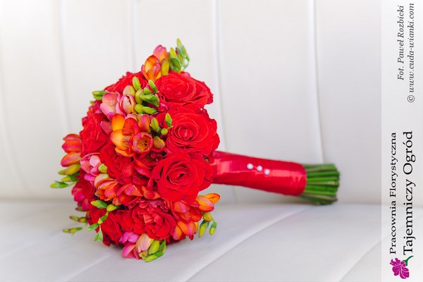 bukiety ślubne z róży, czerwony bukiet ślubny z róż