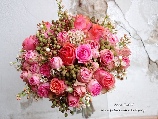 bukiety ślubne z róży, różowy bukiet ślubny z róż