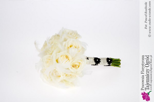 bukiety ślubne z róży, biały bukiet ślubny z róż