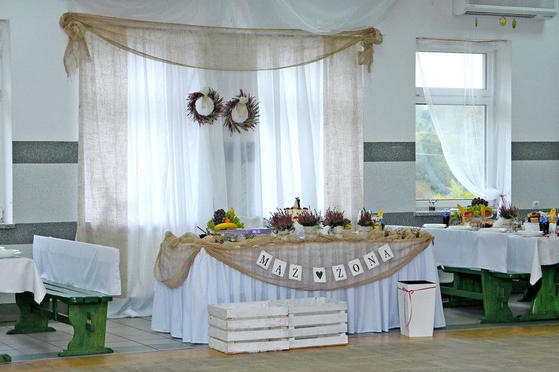 wesele z foletowymi wrzosami dekoracje