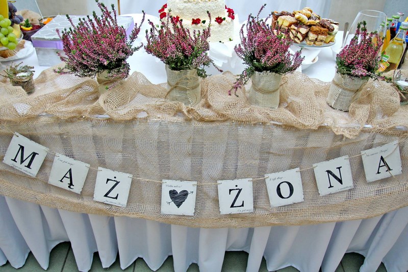 wesele z foletowymi wrzosami dekoracje