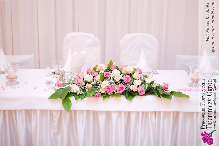 różowe kwiaty na stół