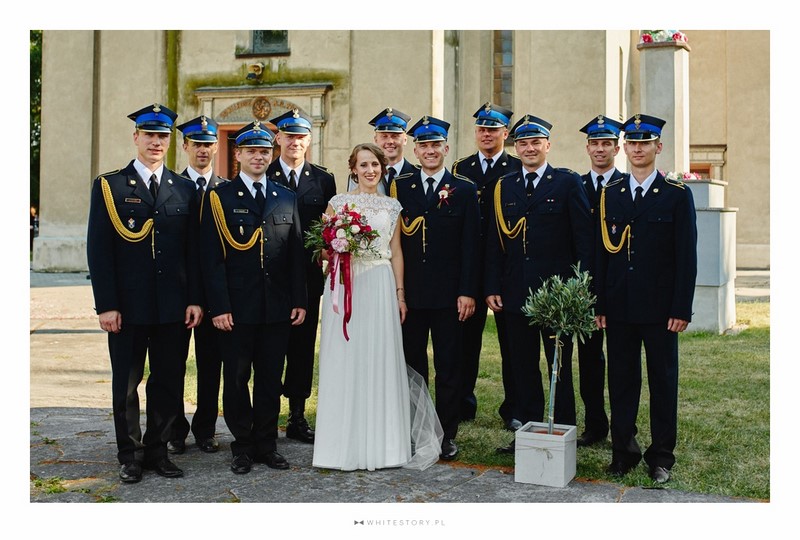 ślub wesele dekoracje kwiaty bukiet ślubny florystyka ślubna ślub i wesele marsala kolory przewodnie inspiracje porady