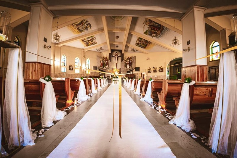 Lilacorio Iza Kasprzyk dekoracje kościoła florystyka ślubna inspiracje porady trendy 2020 ślub wesele kościelny ślub dekoracje kościoła 
