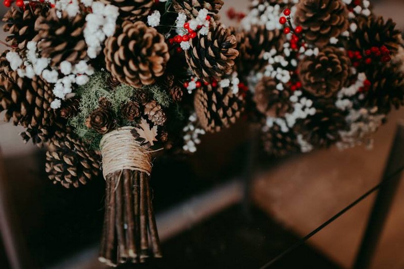 jesienne dekoracje ślub wesele para młoda panna młoda pan młody uroczystość zaślubin inspiracje dekoracje kwiatowe bukiet ślubny dekoracje sali weselnej butonierka kwiaty na ślub kraków małopolska Dorota Rusiniak Niezłe Kwiatki