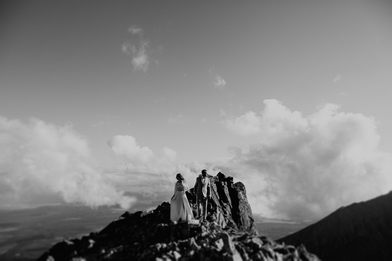 ślub wesele sesja ślubna sesja fotograficzna ślubna plenerowa sesja ślubna w górach w chmurach w szczytach gór w szczytach chmur inspiracje porady ANKA Robi Zdjęcia portal abcslubu.pl 