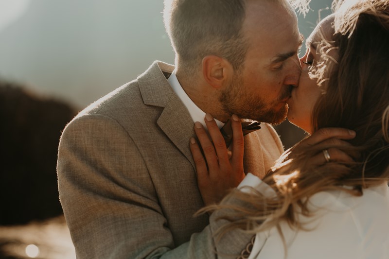 ślub wesele sesja ślubna sesja fotograficzna ślubna plenerowa sesja ślubna w górach w chmurach w szczytach gór w szczytach chmur inspiracje porady ANKA Robi Zdjęcia portal abcslubu.pl 