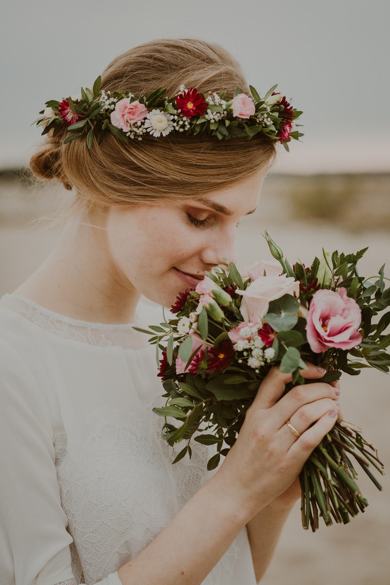 ślub wesele sesja poślubna plenerowa Anna Więcławska Fotografia fotograf kraków fotograf małopolska inspiracje panna młoda wianek boho pustynia błędowska pan młody 