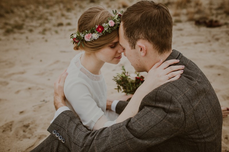 ślub wesele sesja poślubna plenerowa Anna Więcławska Fotografia fotograf kraków fotograf małopolska inspiracje panna młoda wianek boho pustynia błędowska pan młody 