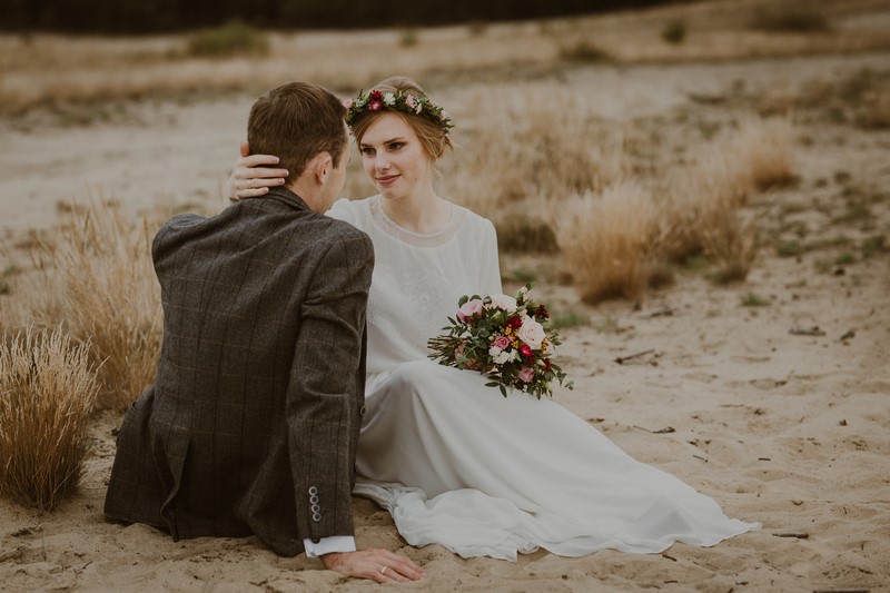 ślub wesele sesja poślubna plenerowa Anna Więcławska Fotografia fotograf kraków fotograf małopolska inspiracje panna młoda wianek boho pustynia błędowska pan młody 