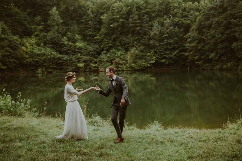 ślub wesele sesja poślubna plenerowa Anna Więcławska Fotografia fotograf kraków fotograf małopolska inspiracje panna młoda wianek boho pustynia błędowska pan młody 