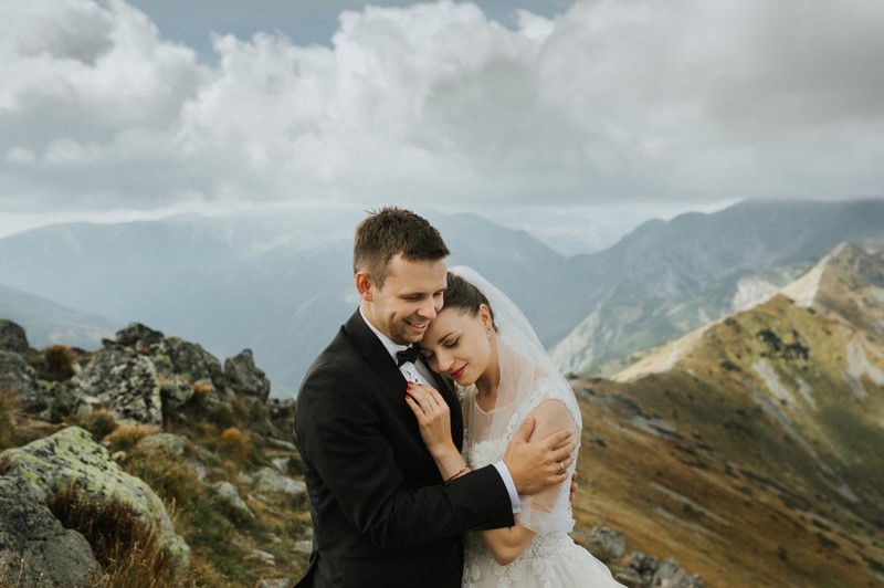 ślub wesele plener ślubny Tatry Rusinowa Polana kasprowy Wierch suknia ślubna garnitur ślubny plener ślubny sesja ślubna sesja plenerowa małżeńska Anna Krupka Wedding Photography inspiracje 