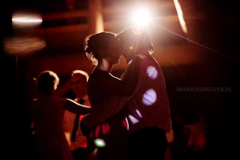 ślub wesele panna młoda pan młody suknia ślubna garnitur ślubny przyjęcie weselne fotografia ślubna fotograf na ślub fotograf na wesele Mariusz Muzyk Fotografia