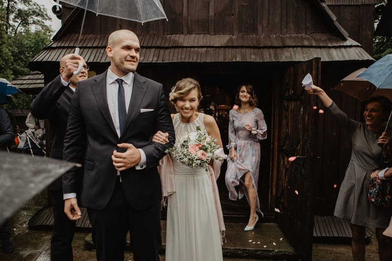 ślub wesele deszcz reportaż ślubny Perfect Love Wedding Photography Panna Młoda Pan Młody 