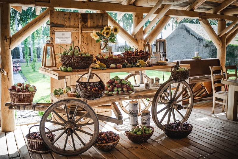 ślub wesele miejsce na wesele slow wedding boho wedding rustykalne wesele inspiracje Skansen Bicz Chata Grillowa Chata Biesiadna 