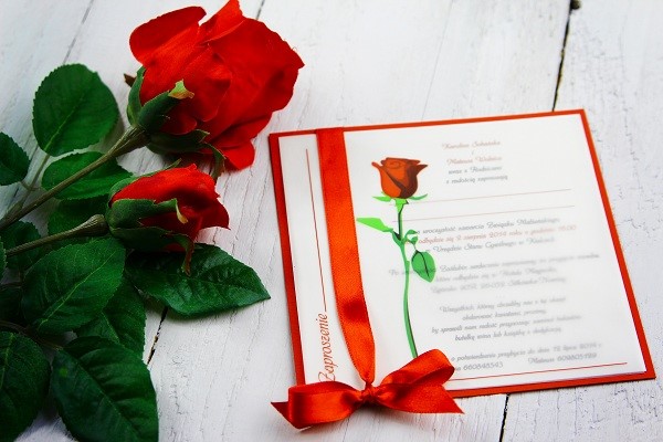 czerwone zaproszenie ślubne z różą, ręcznie malowane