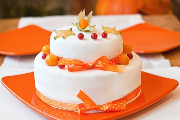 jesienny pomarańczowy tort ślubny