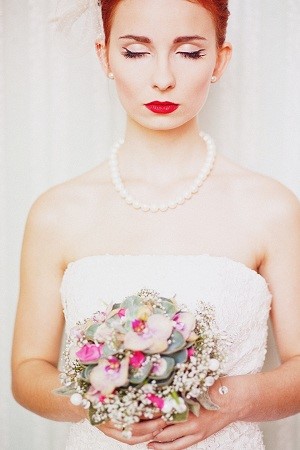 makijaż ślubny vintage, czerwone usta na ślub