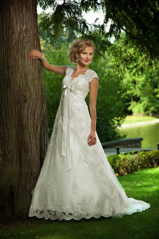 Suknia ślubna Annais Bridal, model Essense