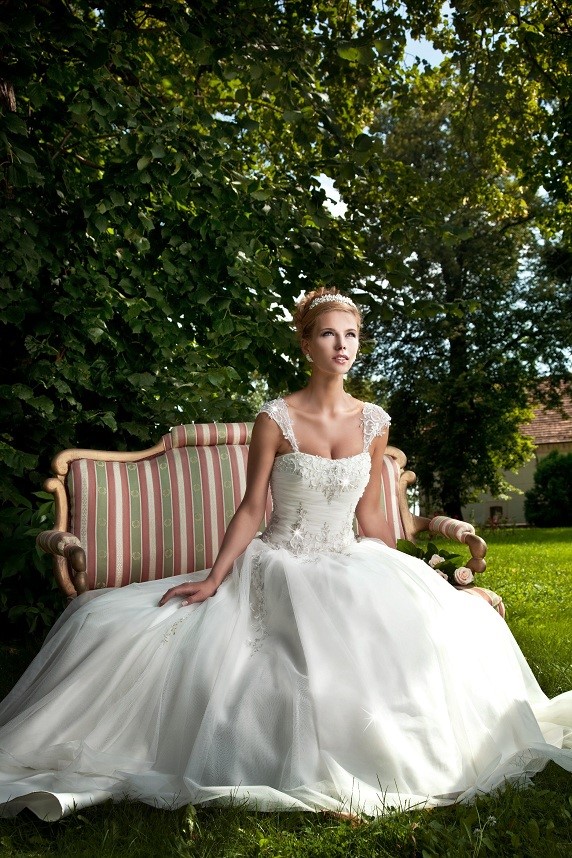Suknia ślubna Annais Bridal, model Isabel
