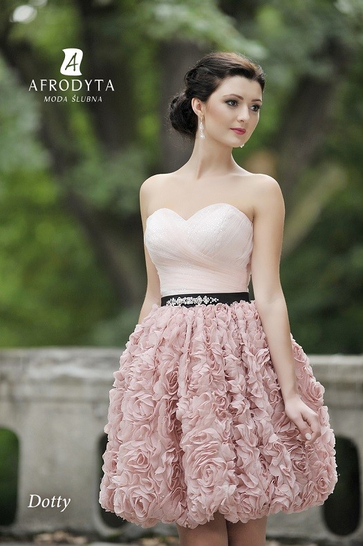 suknia ślubna dla ekstrawagantki, ekstrawagancka suknia ślubna, różowa suknia ślubna
