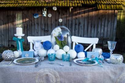 Niebieskie bukiety i dekoracje ślubne - trend kolorystyczny na 2014 rok.