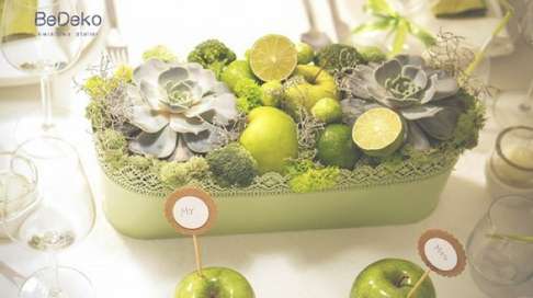 Zielone dekoracje ślubne z warzywami i owocami