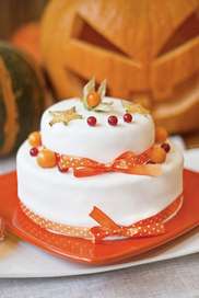 Jesienny tort weselny i słodkości na weselny stół