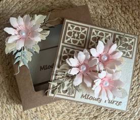 Wyb&oacute;r pamiątki na lata - jak dopasować styl papeterii do uroczystości ślubnej