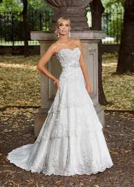 Koronkowa suknia ślubna -  Must Have sezonu ślubnego 2013