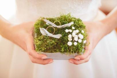 Dekoracje ślubne z gipsówki. Ślub i wesele w bieli i zieleni