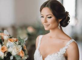 Fryzury z doczepianymi włosami na wesele &ndash; Jakie wybrać?