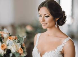 Fryzury z doczepianymi włosami na wesele &ndash; Jakie wybrać?