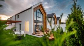 Wiecz&oacute;r panieński z klasą &ndash; jak zaplanować eleganckie pożegnanie z panieństwem nad morzem