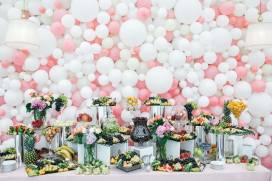 Czy warto ozdabiać salę weselną balonami?