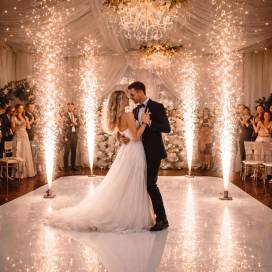 Fontanna iskier na wesele &ndash; wyjątkowa oprawa najpiękniejszych chwil