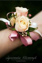Róż i róże jako wdzięczny motyw wesela