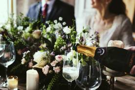 Wino na wesele: Primitivo, Pinot Noir i Solaris w menu dla gości